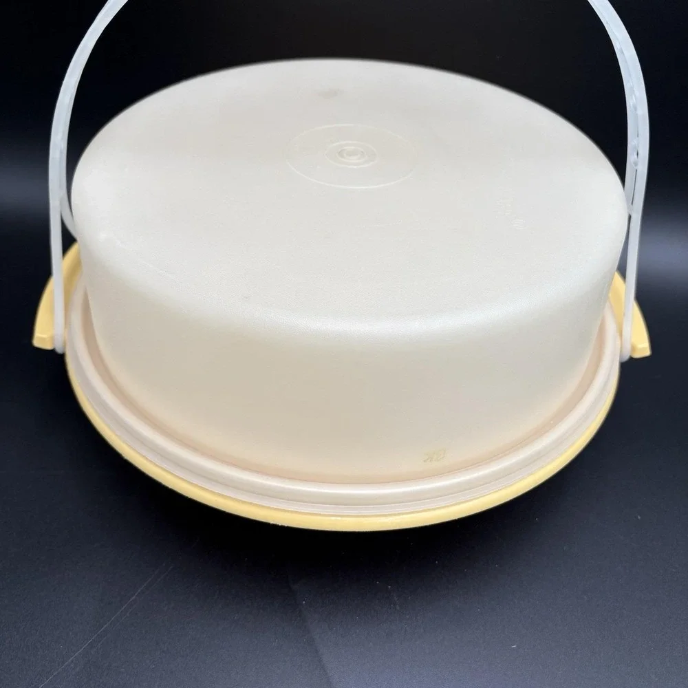 Tupperware Cake Pie Keeper‎ Carrier 719-1 Harvest Gold w/Handle Vtg